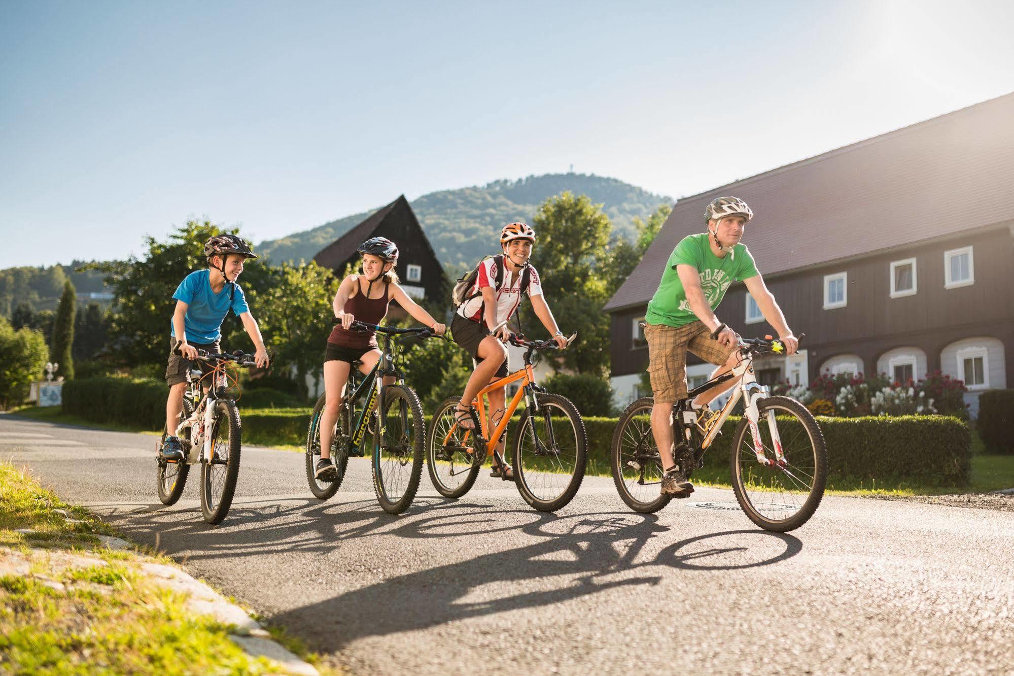 גרוסשונאו Trixi Park Zittauer Gebirge - Ferienhaeuser, Hotel Und Camping מראה חיצוני תמונה